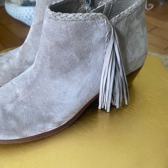 Suede Bootie’s with Fringe excellent condition size 7 - Picture 7 of 8